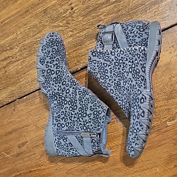 Skechers Leopard Print Leather Ankle Boots - Picture 3 of 12